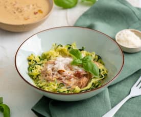 Spaghetti z cukinii w śmietanowym sosie z boczkiem (TM6, TM7)