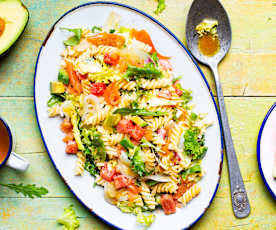 Ensalada de pasta con sandía y ahumados 