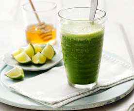 Smoothie de verduras con lima y manzana