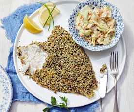 Maischolle mit Pumpernickelkruste und Salat