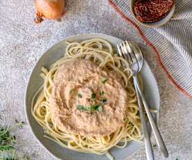 Sos z rumienionej cebuli