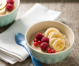 Porridge mit Mandelmilch und Chiasamen