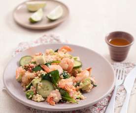 Sałatka bulgur ze szpinakiem, ogórkiem i krewetkami