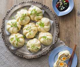 Bao di maiale con uova di quaglia (Banh bao)