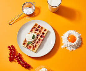 Johannisbeerwaffeln mit Vanillecreme