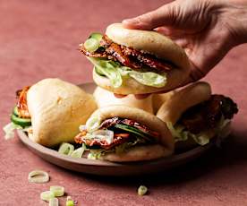 Pains Bao avec porc effiloché à la sauce BBQ