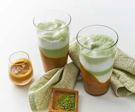 Latte matcha al cocco e caramello