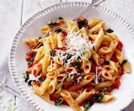 Pasta al pomodoro e spinaci