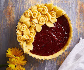 Crostata in fiore alla confettura di fragole