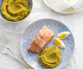 Salmão a vapor com puré de brócolos e batata-doce