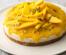 Cheesecake con cobertura de mango y maracuyá
