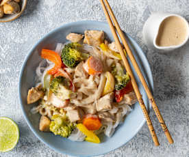 Sos orzechowy z kurczakiem lub tofu na parze