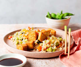 Zeleninová rýže s tofu a edamame