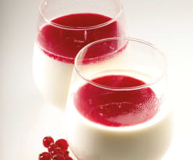 Yogur líquido con coulis de fruta