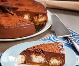 Torta al cioccolato con profiteroles