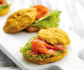 Scones de batata-doce com truta fumada