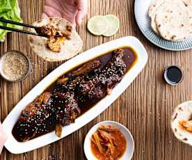Costine di maiale piccanti a Cottura Lenta con mini tortillas