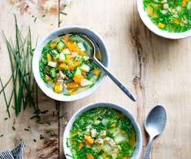 Bouillon aux légumes, crozets et herbes