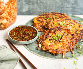 Crêpes au kimchi et aux légumes