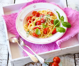 Spaghettini aglio, olio e pomodorini