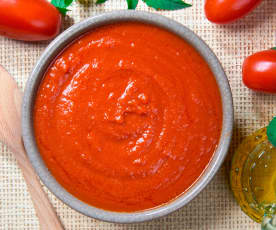 Klasyczny włoski przecier pomidorowy (passata)