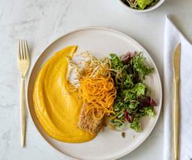 Tofu w stylu japońskim, sos dyniowy, spiralizowane frytki