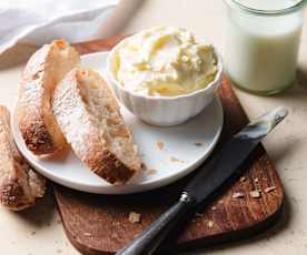 Mantequilla y suero de leche