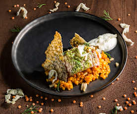 Pochierter Karpfen mit Linsengemüse