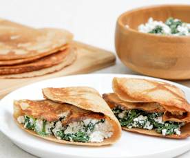 Crepes integrais recheados com ricota e espinafre