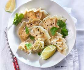 Gyoza mit Koriander-Mayo-Dip und Fischfüllung