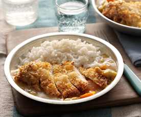 Pollo empanizado con salsa de curry y arroz al vapor