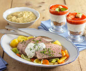 Menü: Tafelspitz mit Semmelkren und Schnittlauchsauce; Mascarpone-Erdbeerdessert