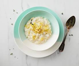 Risotto agli asparagi bianchi con uovo grattugiato