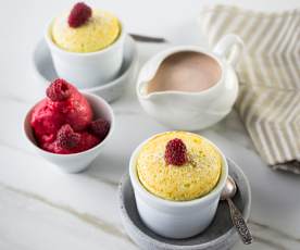 Topfensoufflé mit Himbeersabayon und -Sorbet