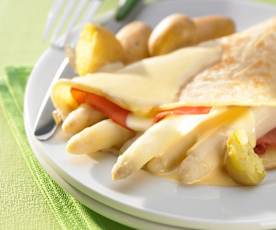 Spargel im Pfannkuchenmantel mit Sauce Hollandaise