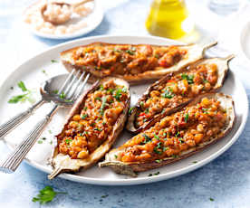 Berenjenas rellenas con alubias y tomate