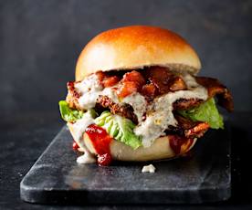 Kotelett-Burger mit Gorgonzola und Marsala-Birnen