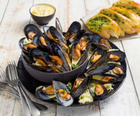 Smoked mussels with Pernod sauce