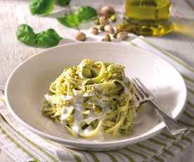 Nidi di tagliolini al pestato di pistacchio