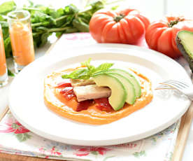 Ensalada de salmorejo, ventresca y pimiento