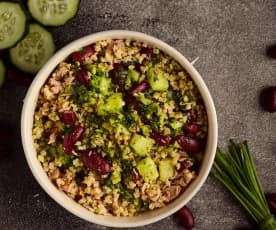 Insalata di bulgur, tonno e fagioli