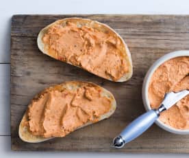 Creamy sun-dried tomato dip