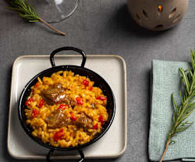 Arroz en textura de paella con carrillera ibérica y aroma de romero