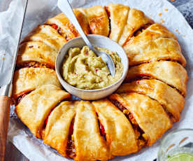 Mexikanischer Partyring mit Guacamole