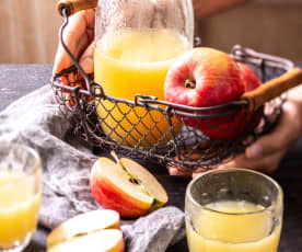 Jus de Poire par audrey13710. Une recette de fan à retrouver dans la  catégorie Boissons sur , de Thermomix<sup>®</sup>.