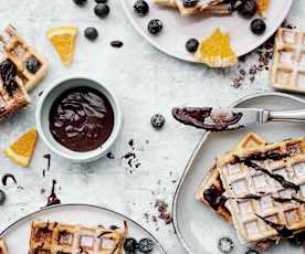 Gaufres à l'amande et sauce au chocolat