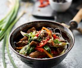 Glasiertes Schweinefleisch mit Vermicelli