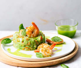 Salade russe à l'avocat et aux crevettes sautées