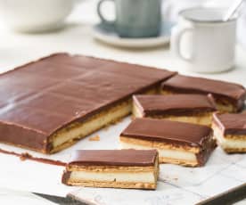 Pastelitos de galleta, crema y chocolate