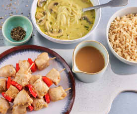 Menú: Sopa asiática de champiñones. Brochetas de pollo y pimiento con arroz